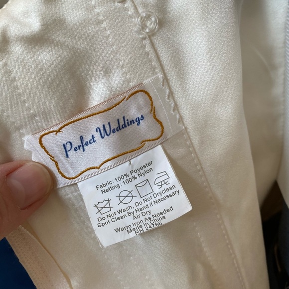 NWOT Wedding Gown - Picture 12 of 13